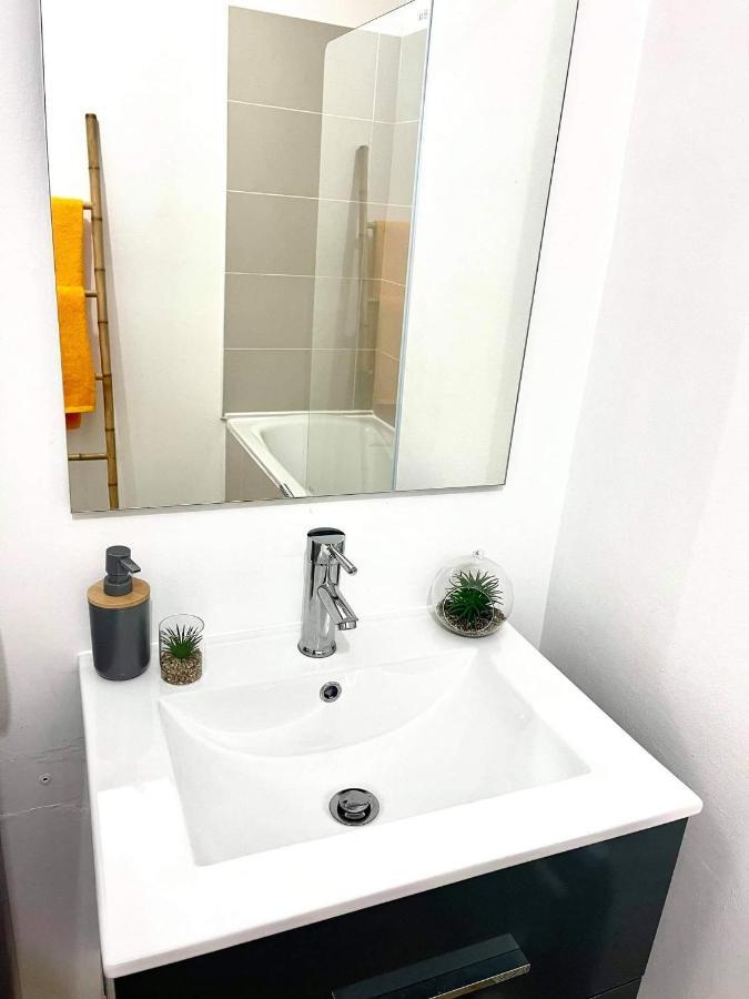 Entierement Equipe, Climatise, Wifi, Au Dernier Etage Sans Vis A Vis Apartment Сен Дьони Екстериор снимка