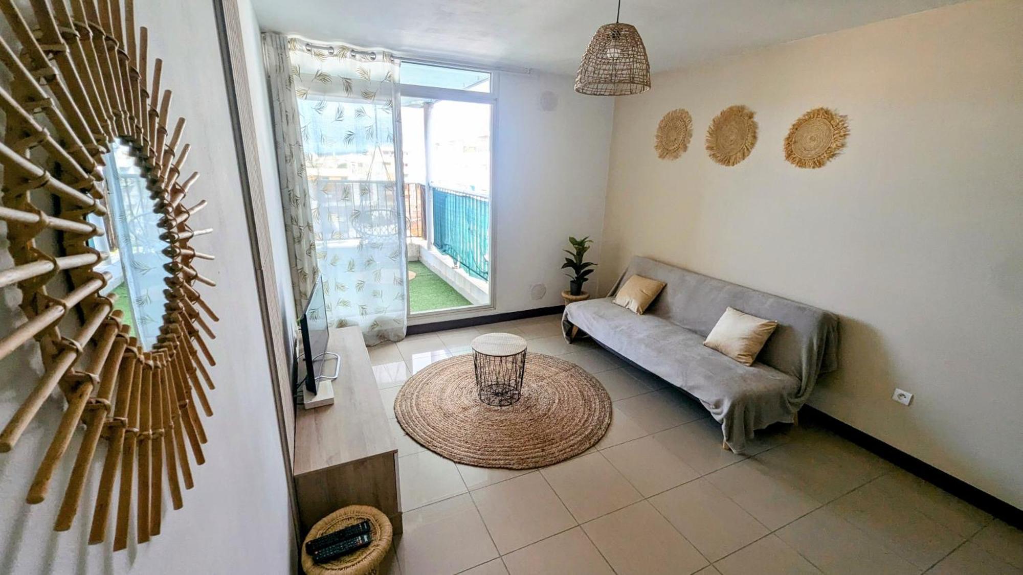 Entierement Equipe, Climatise, Wifi, Au Dernier Etage Sans Vis A Vis Apartment Сен Дьони Екстериор снимка